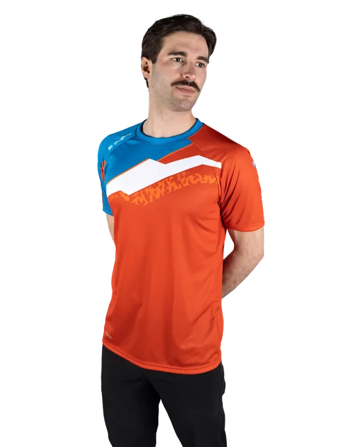  Il/La modello/a è alto/a 182 cm e indossa la taglia 6