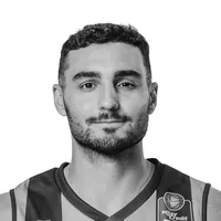 Un uomo con una maglia da basket con il logo 'easycrredit' sul petto, realizzata da owayo.